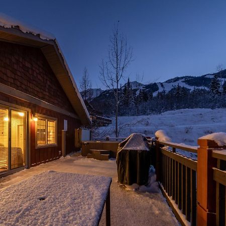 Lush Mountain Accommodations 골든 외부 사진