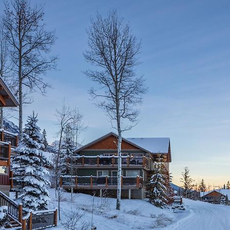 Lush Mountain Accommodations 골든 외부 사진