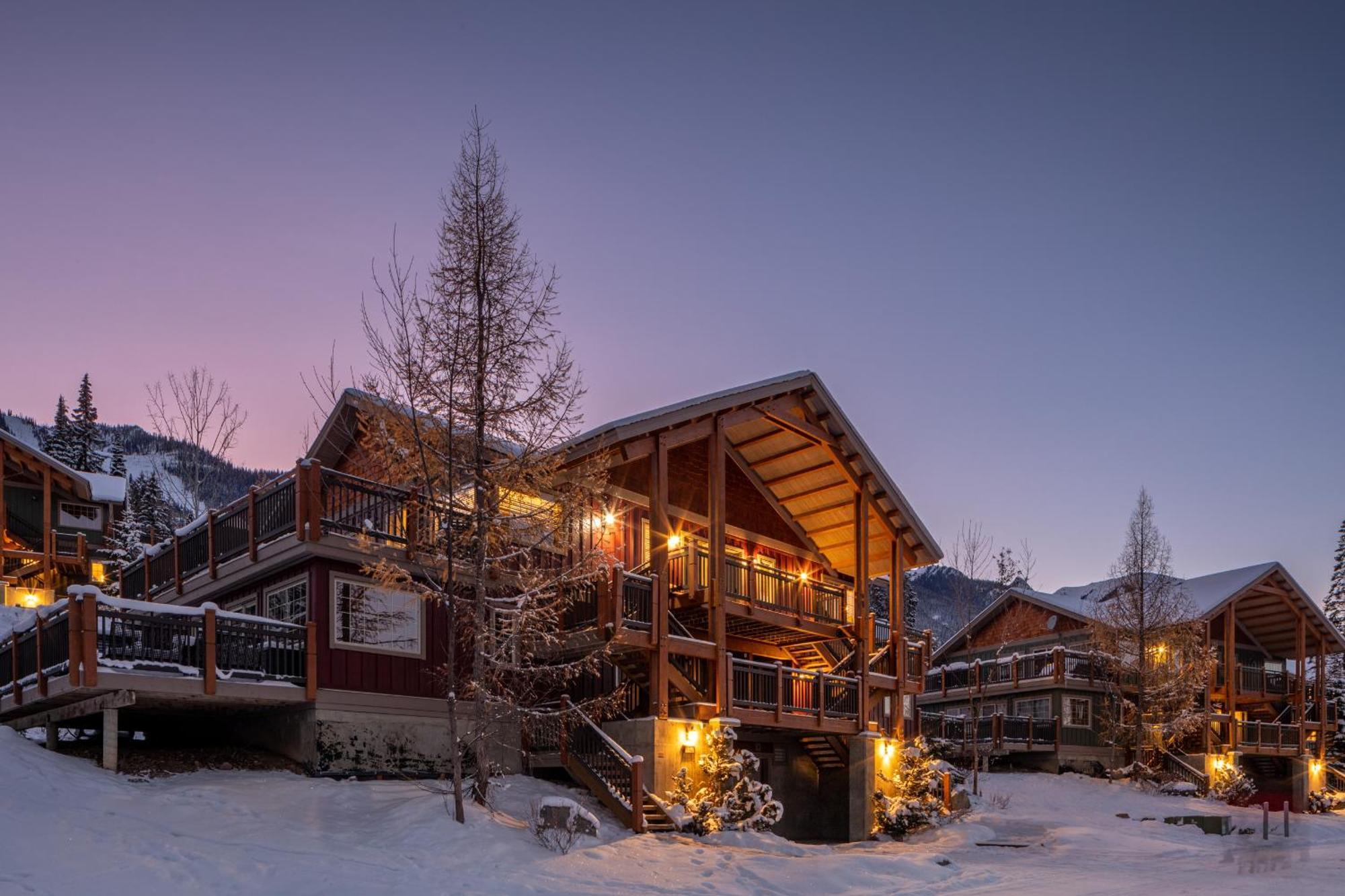 Lush Mountain Accommodations 골든 외부 사진