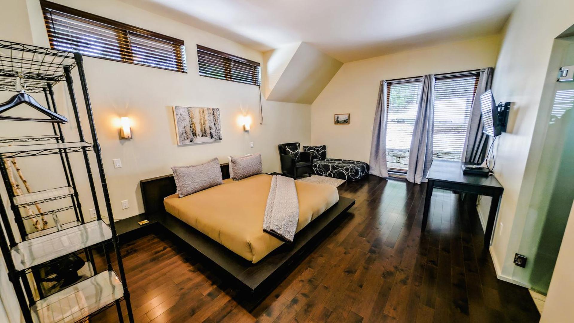 Lush Mountain Accommodations 골든 외부 사진
