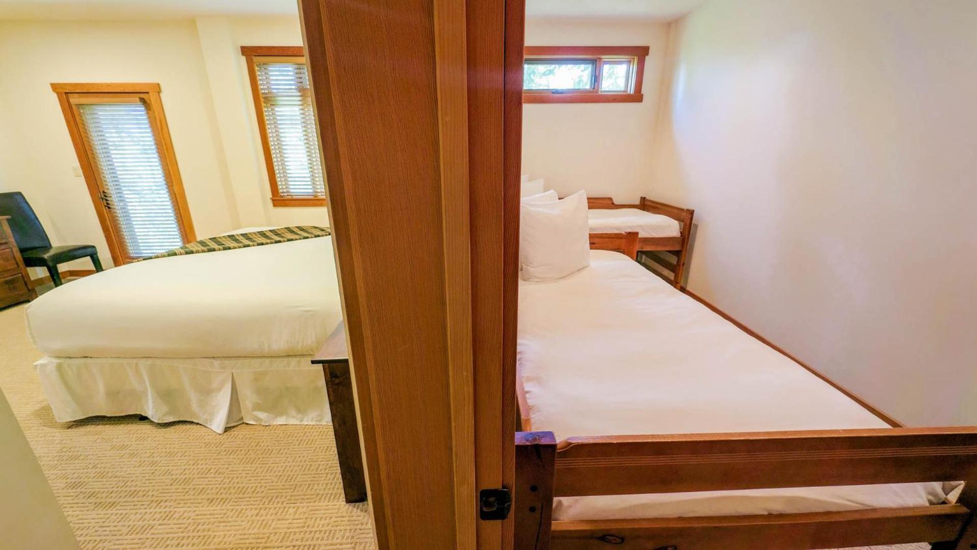 Lush Mountain Accommodations 골든 객실 사진