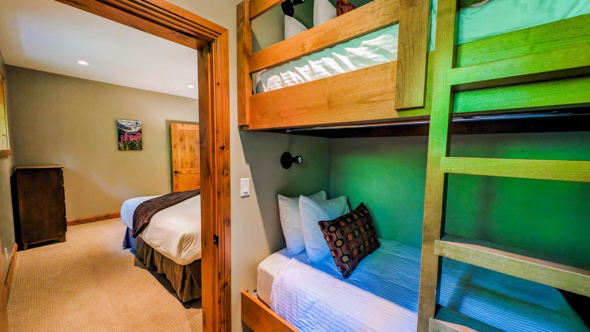 Lush Mountain Accommodations 골든 객실 사진