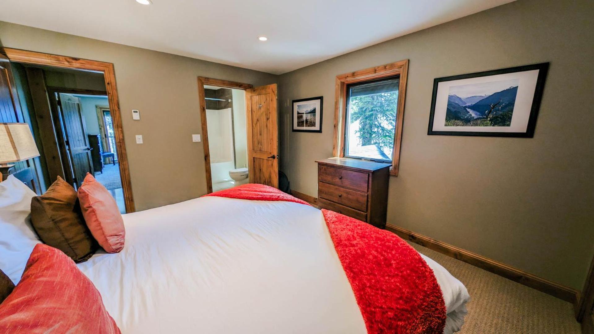 Lush Mountain Accommodations 골든 객실 사진