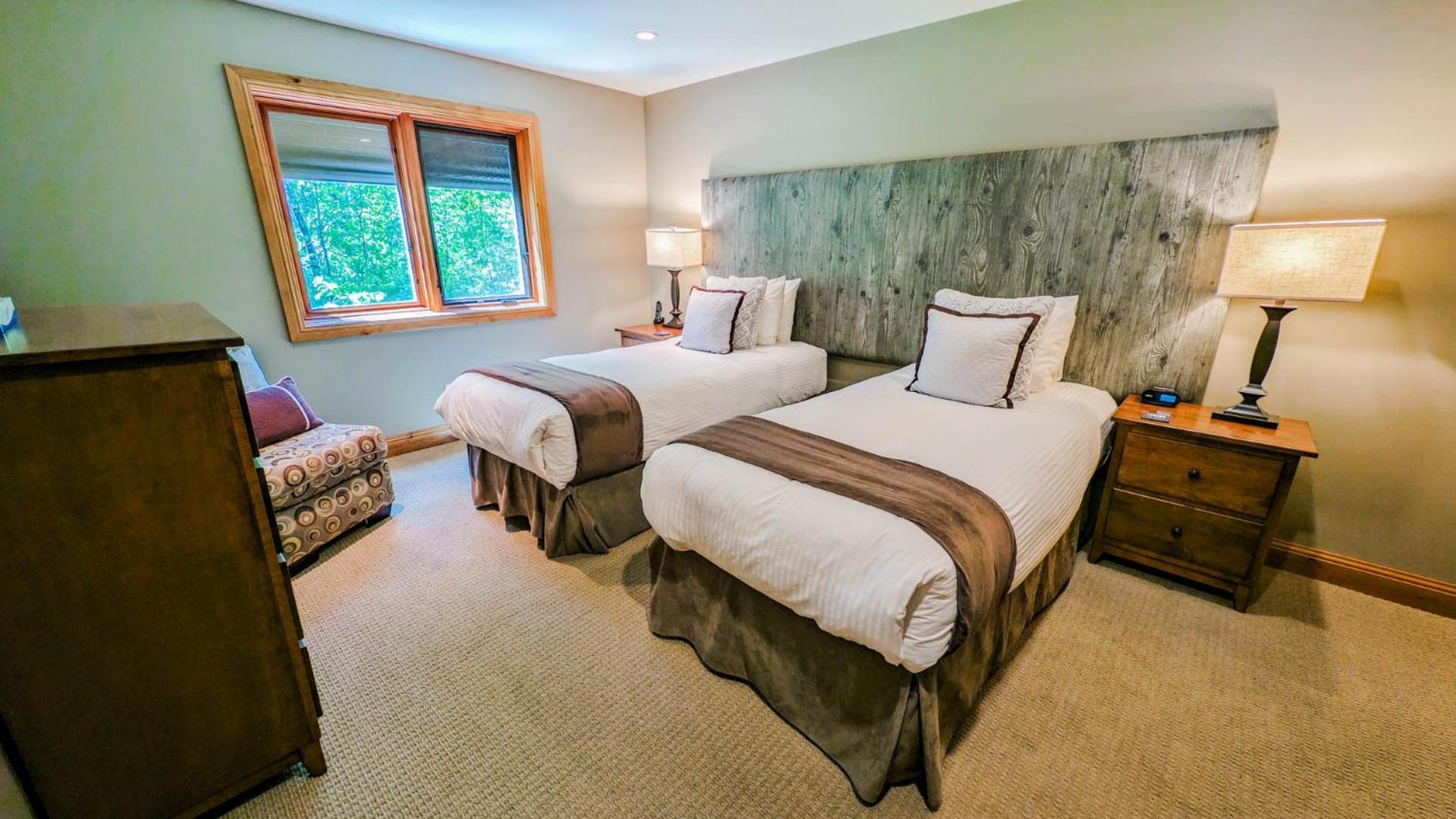 Lush Mountain Accommodations 골든 객실 사진