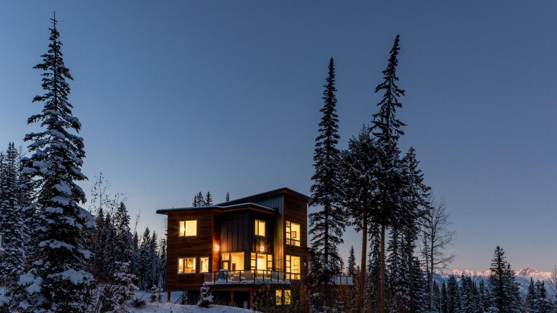 Lush Mountain Accommodations 골든 외부 사진